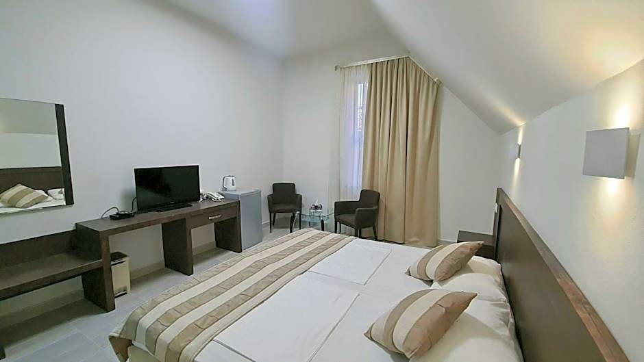 Yerevan Deluxe Hotel