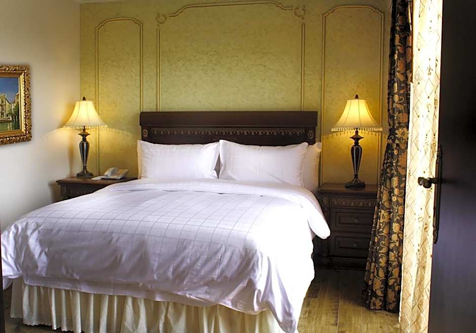 Four Seasons Place Hotel