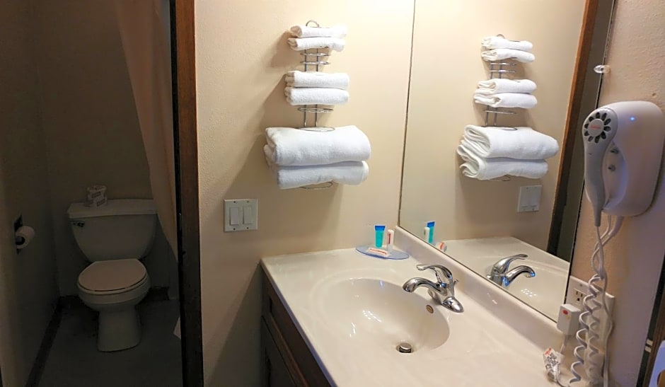 Red Carpet Inn - Windom