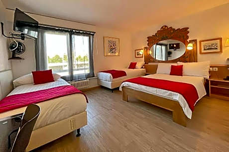Classic Quadruple Room