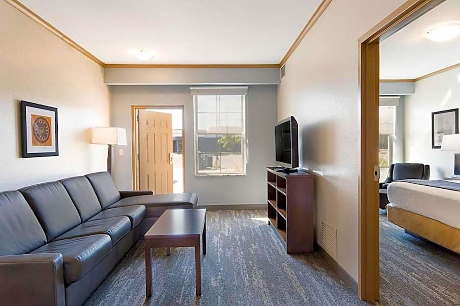 ClubHouse Hotel and Suites Pierre