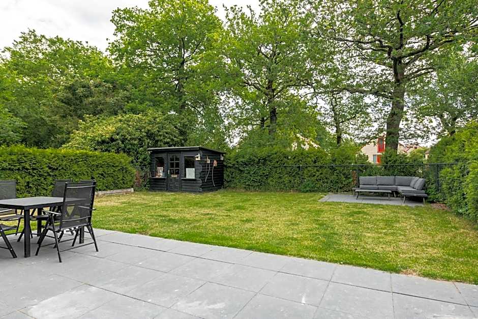 Het Huys Ewijk mooi luxe en een laadpaal