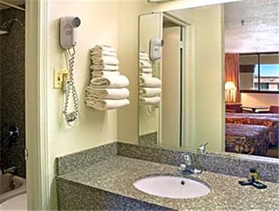 Travelodge by Wyndham New Orleans West Harvey Hotel