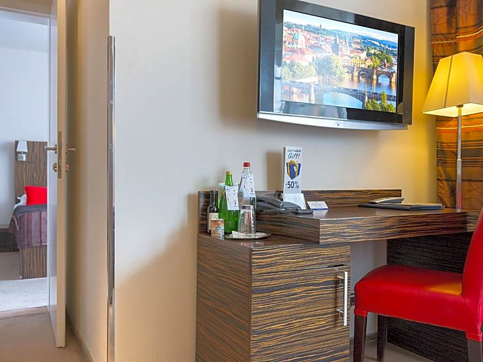 Ea Hotel Crystal Palace