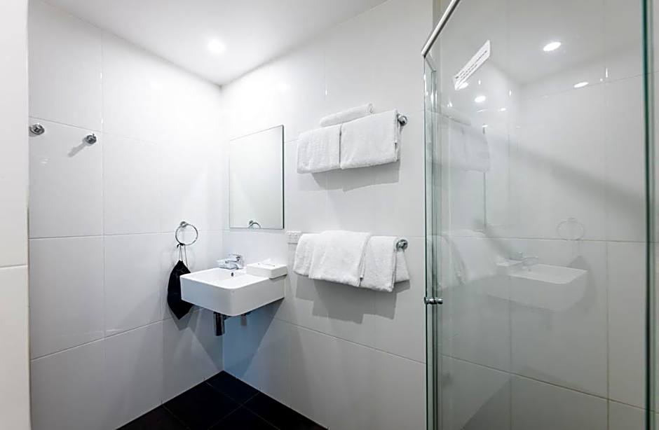 Belconnen Way Hotel & Serviced Apartments