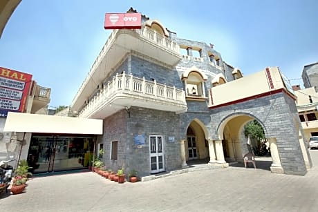 Hotel O Rajmahal