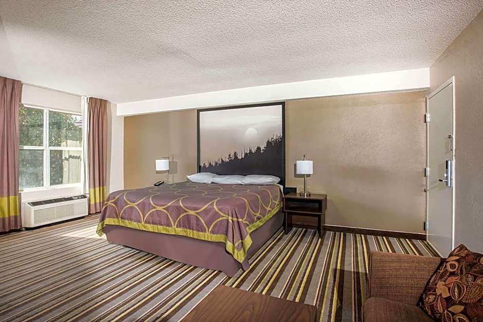 Super 8 by Wyndham Sevierville Riverside