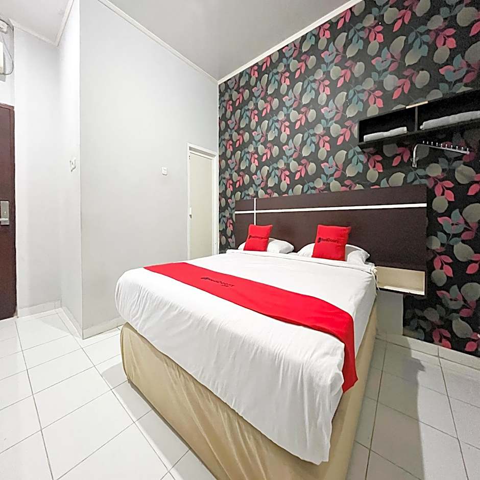 RedDoorz at Lucky Inn Panakukkang Makassar