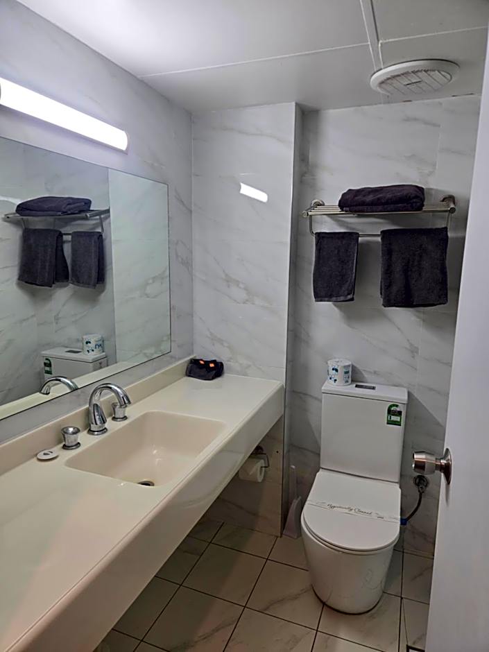 Charbonnier Motor Inn