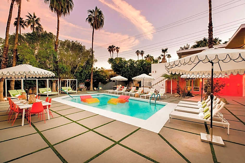 The Wesley by AvantStay Mid-Century Modern Oasis with Pool
