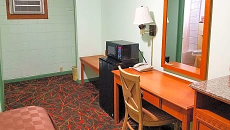 1 Queen Bed Nonsmoking