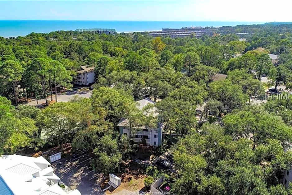 5 stars Peaceful Condo - 7 min walk to the beach