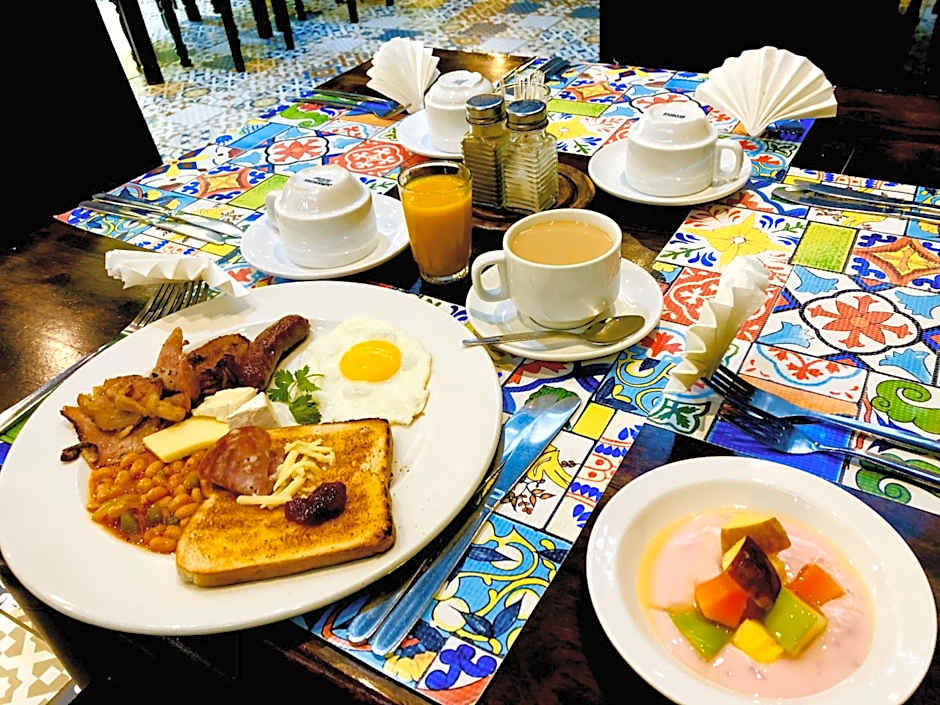 Shangri-La Country Hotel & Spa