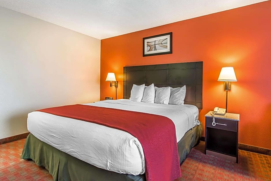 Quality Inn & Suites La Vergne