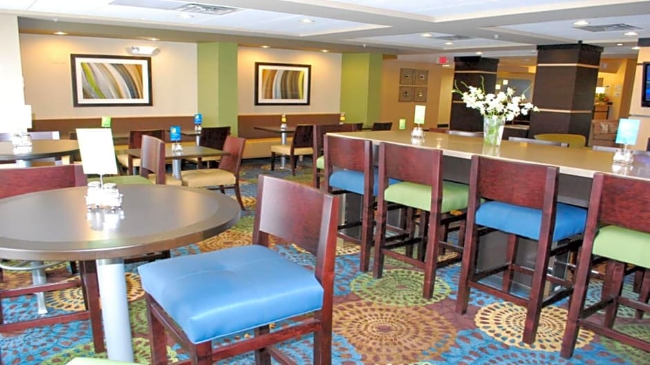 Holiday Inn Express Bloomington West