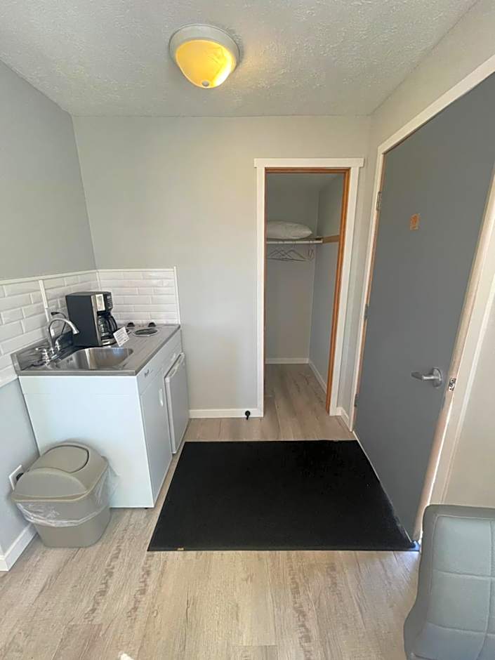 Lake Bluff Inn and Suites