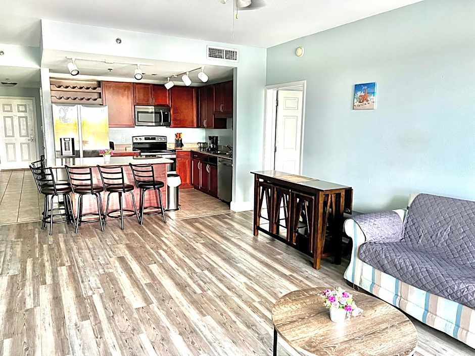 LAKETOWN 5 POOLs STEPS TO BEACH FAMILY FRIENDLY
