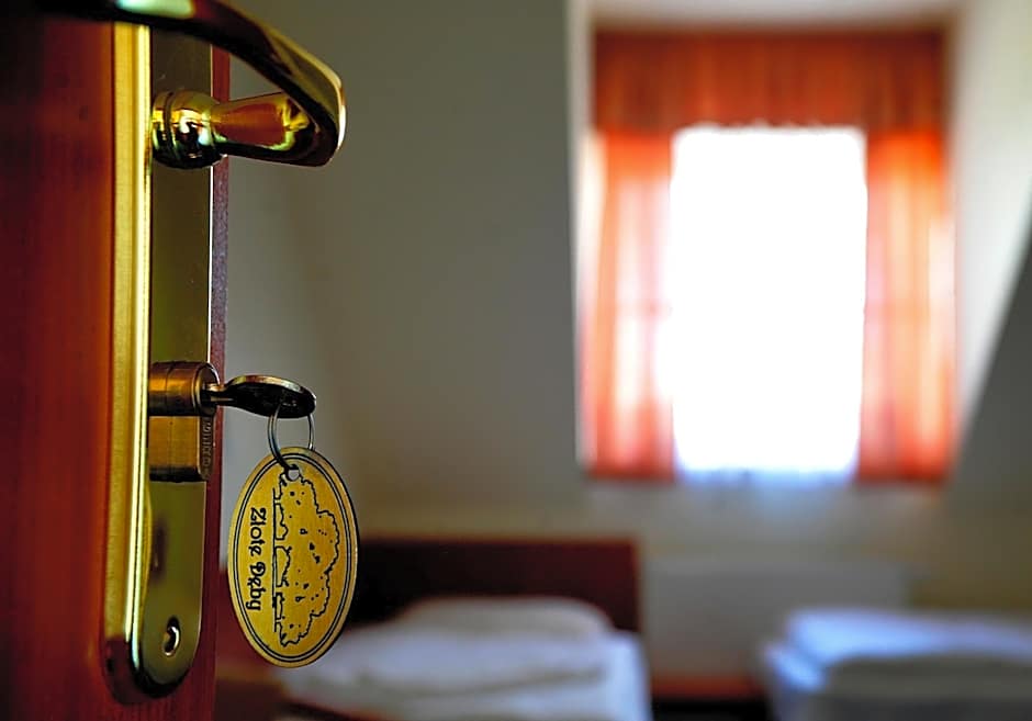 Hotel Złote Dęby