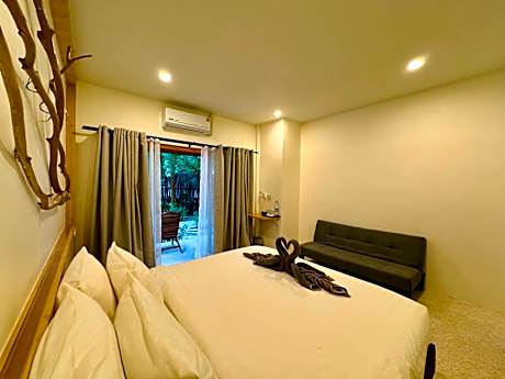 Deluxe Double Room with Side Sea View