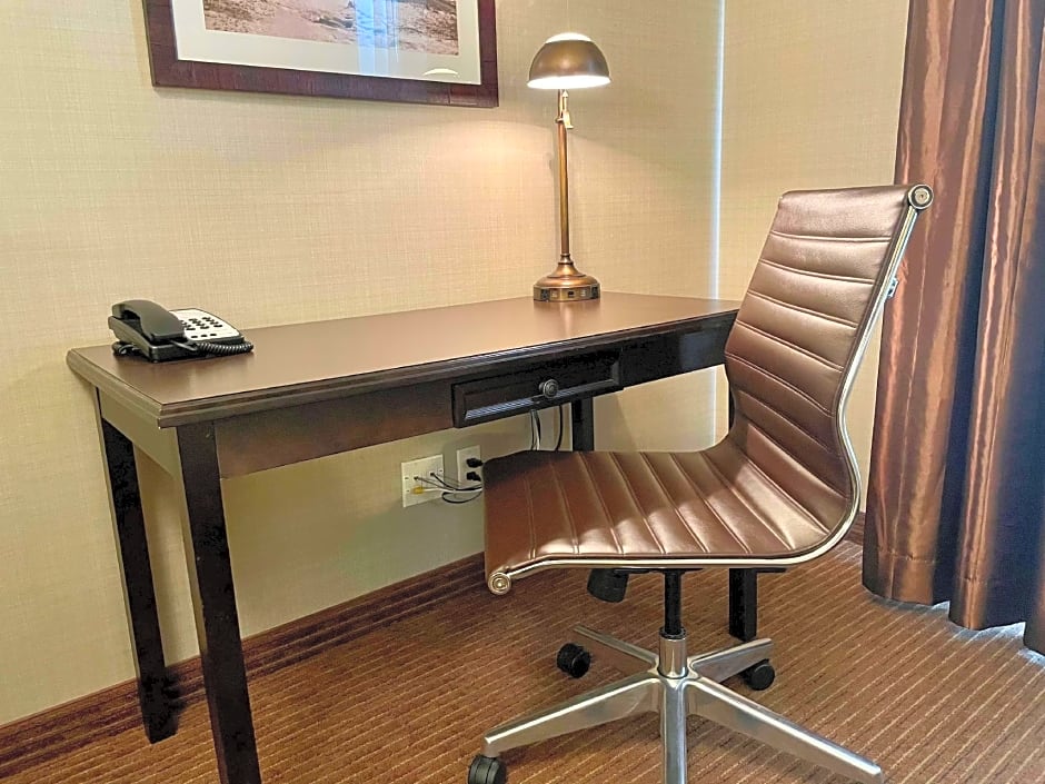 Best Western Plus Okotoks Inn & Suites