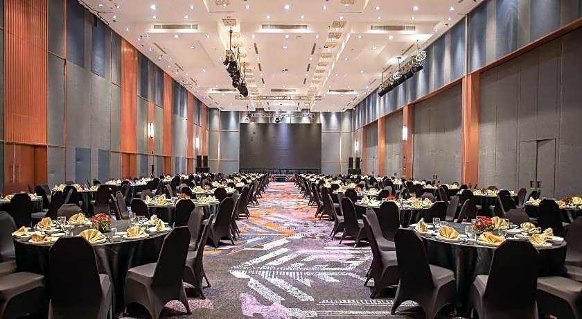 HARRIS Hotel & Conventions Gubeng