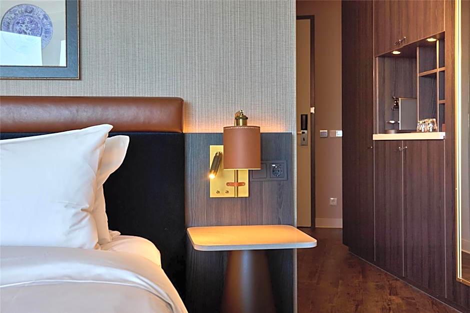 Haven Hotel Rotterdam, Curio Collection by Hilton