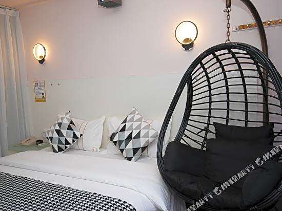 Yongjia Hotel (Guangzhou Sports West Metro Station)
