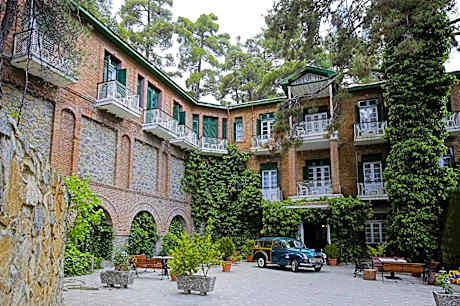 New Helvetia Historic Hotel