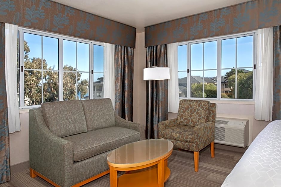 Holiday Inn Express Monterey - Cannery Row