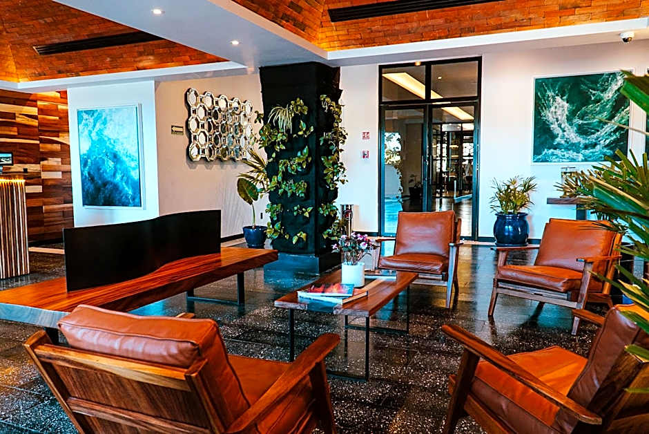Flamboyan Hotel & Residences