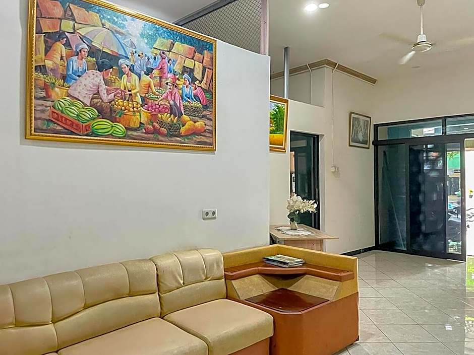 Monalisa Homestay Mitra RedDoorz – Surabaja, IL