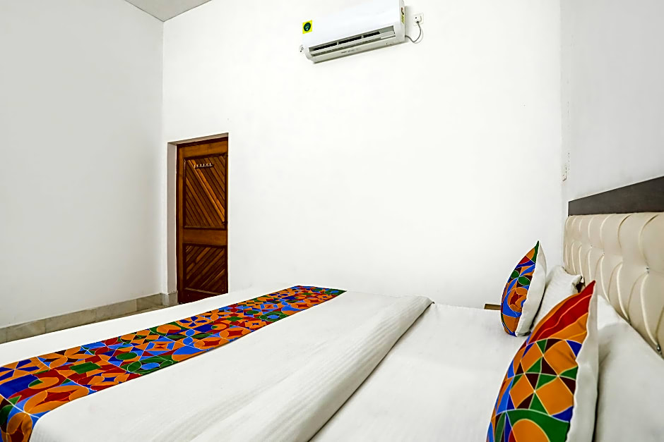 Fabexpress Prashansa Palace – Varanasi, VA