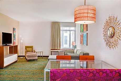 1 Bedroom Suite, 2 Queen or 2 Twin bunk, Trundle bed