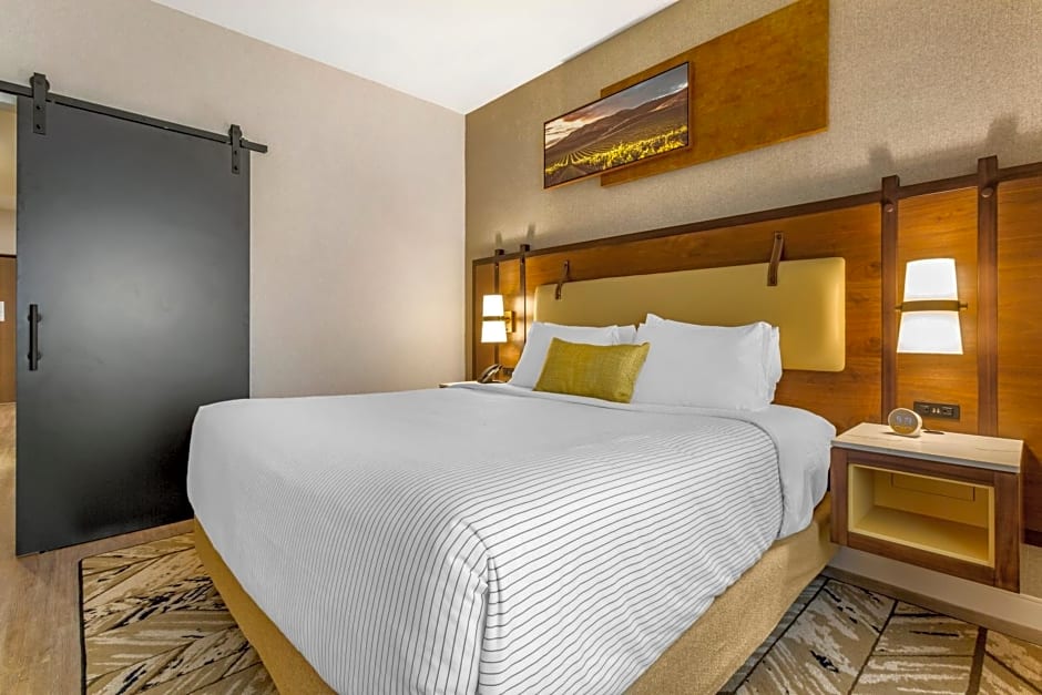 Hotel Centro Sonoma Wine Country, Tapestry Collection Hilton