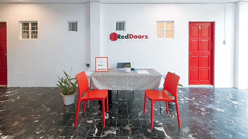 RedDoorz near De La Salle Dasmarinas Cavite
