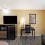 Quality Inn & Suites Medford Airport