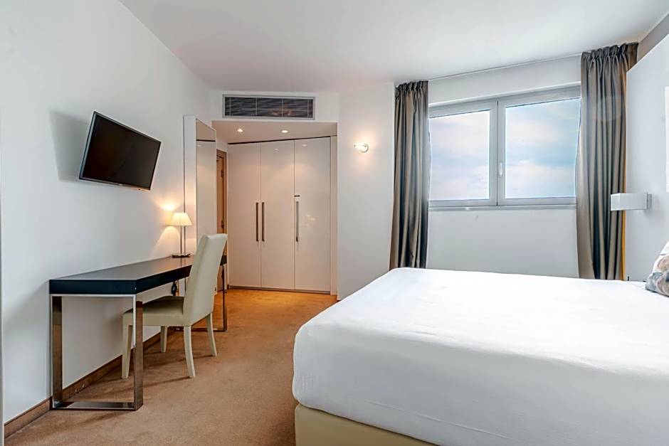 For You Hotel