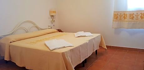 Economy Two-Bedroom Apartment (5 Adults)