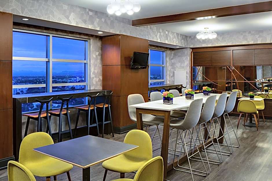 Renaissance by Marriott Las Vegas Hotel