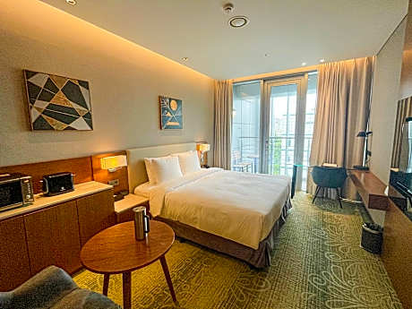 [Rooftop Concert] Balcony Double Room + Rooftop Concert Ticket (20:00–21:00) + Sausage Platter & Beer Voucher (for 2 persons)