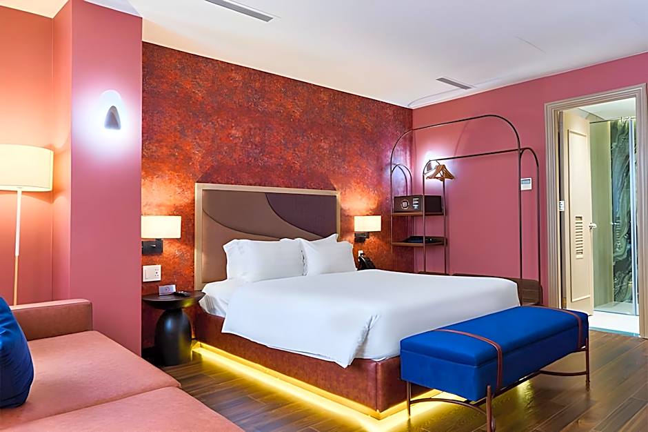 Kin Hotel Ly Tu Trong