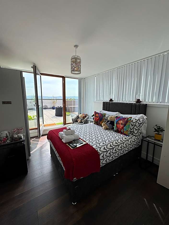 James Clow Bed & Breakfast & Apartments