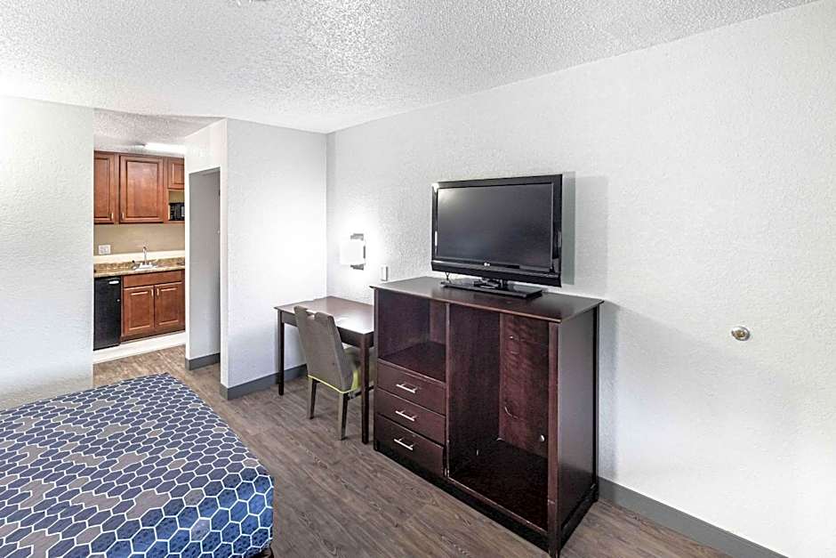 Rodeway Inn At Fort Lee