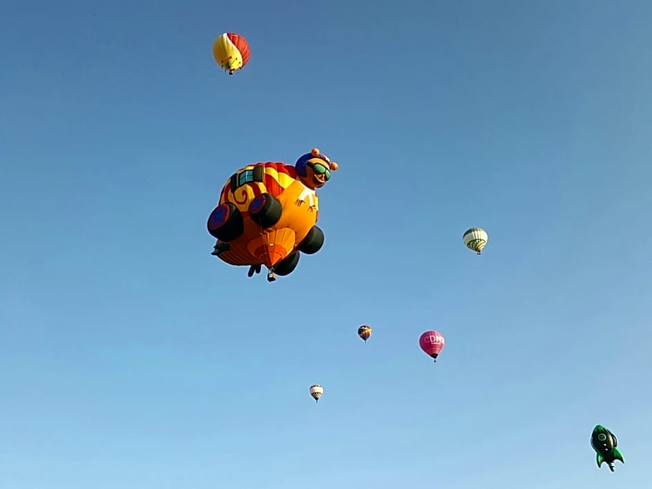 Kokomo Inn Tropical Riverfront B B