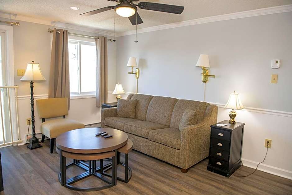 Stroll to Slopes, Village Area, Ski in-out MtLodge 343