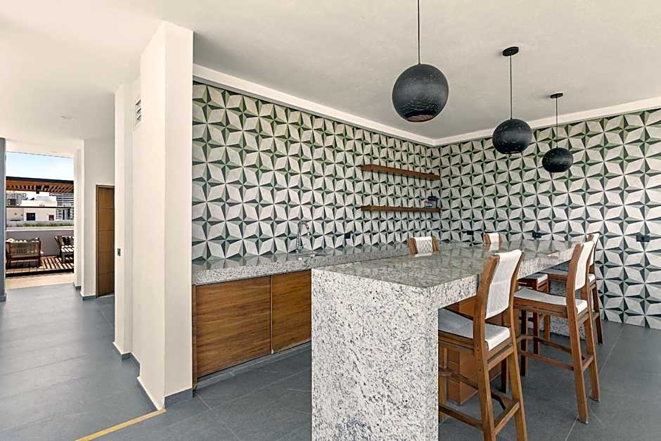 Monyxbnb at Zoho Skies