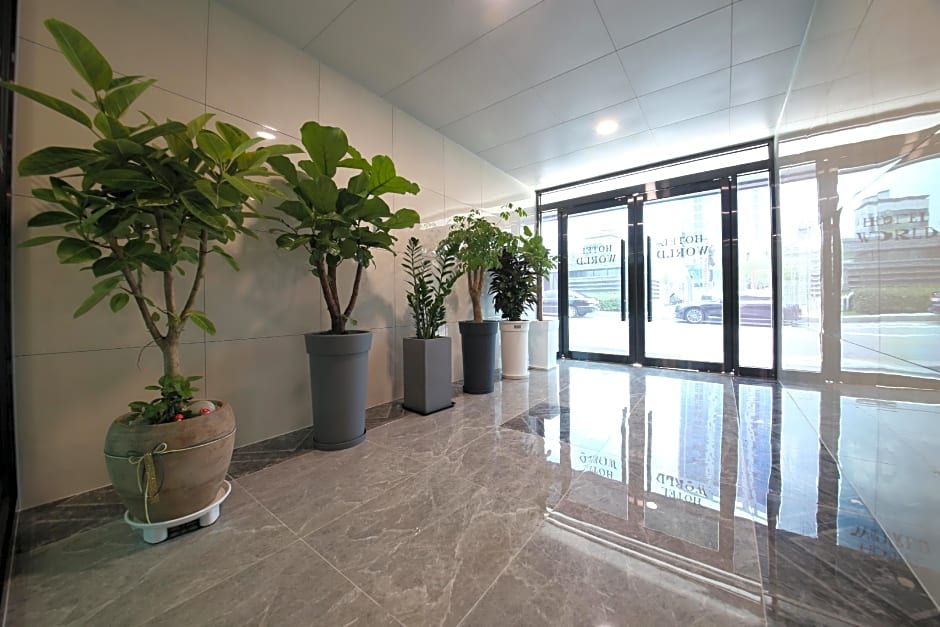 Goodstay World Hotel