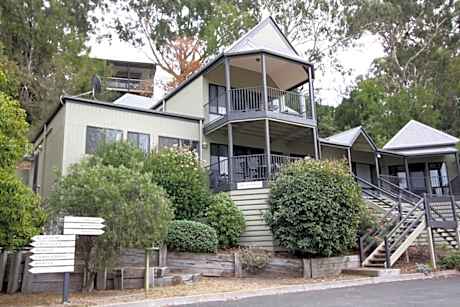 Two-Bedroom One-Bathroom Lakeview Terrace House