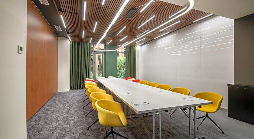 Holiday Inn Yerevan - Republic Square By IHG