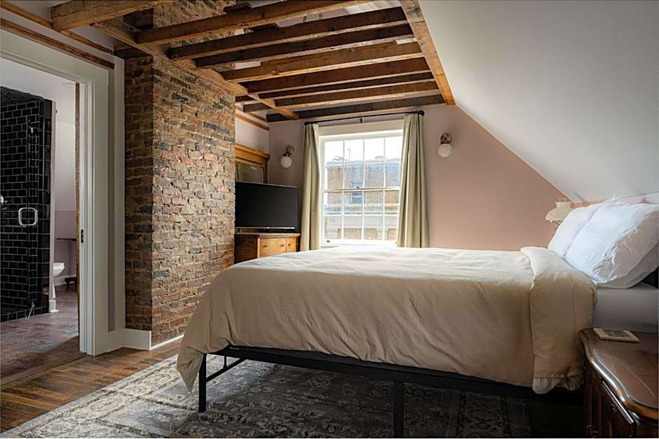 The NuWray Hotel & Carriage House